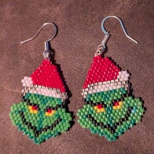 Grinch Beaded Earrings (handmade)